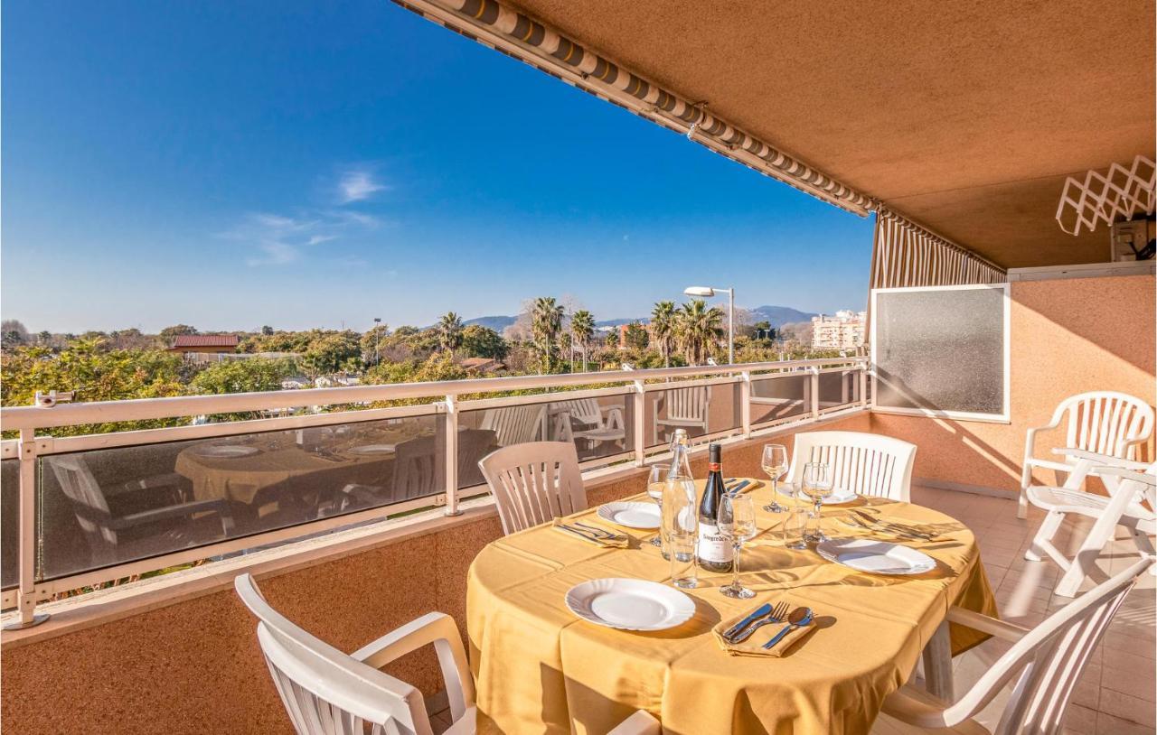 Awesome Apartment In Blanes Luaran gambar